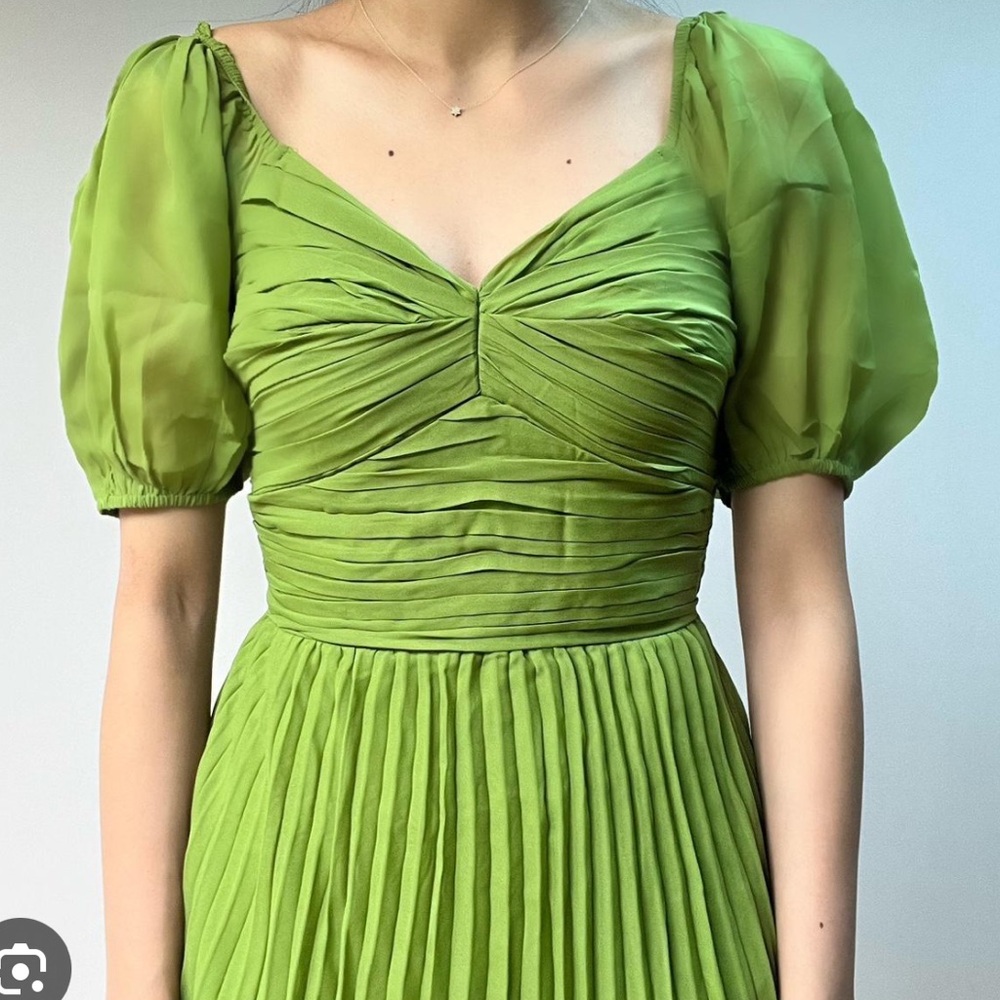 Abercrombie and Fitch Elegant Green Pleated Midi Dress